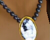 Fam. Cameo Black Pearls